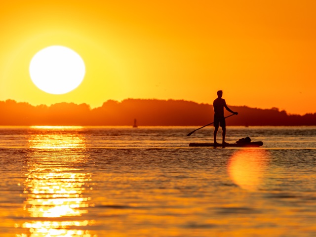 SUP-Surfer auf dem Wasser, Foto: Pixabay